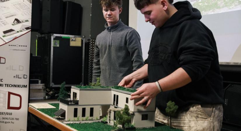 Hildes projektbemutató Győrben: 3D-modellezés, gyárlátogatás és meccsnézés Lipcsében - fotók
