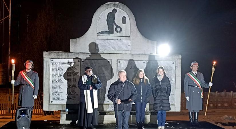 Szívek százezrei rokkantak bele a veszteségbe (galéria, videó)