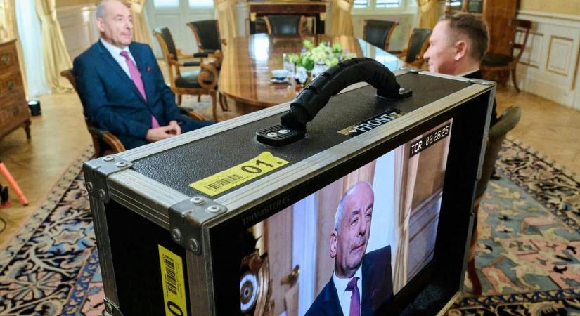 Aznap, amikor Szijjártó nagyköveteket fenyegetett, Sulyok Tamás fontosnak tartotta leszögezni, Magyarország mennyire becsüli őket