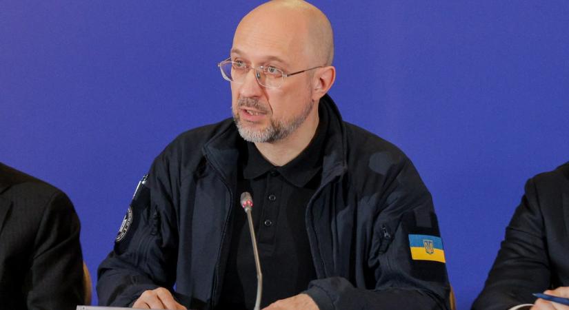 Ukrajnában körülbelül három hétre elegendő üzemanyag van, az árak piaci szinten maradnak – Smihal