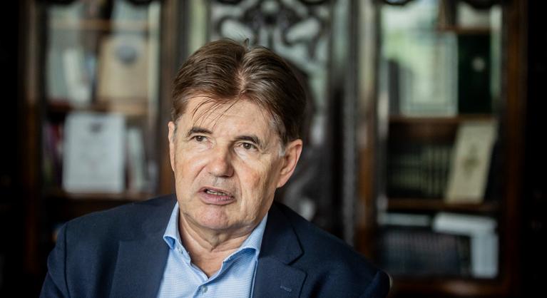 Luxusiroda helyett puritán környezet, elnöki Mercedes helyett közös kisbusz: megújult az MKIK