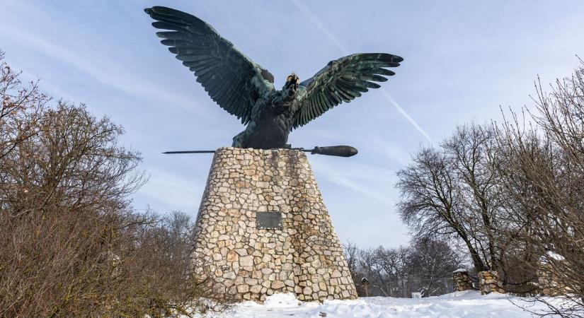 Eltűntek a Turul-madár lábujjai, különleges díjat kap a nyomravezető