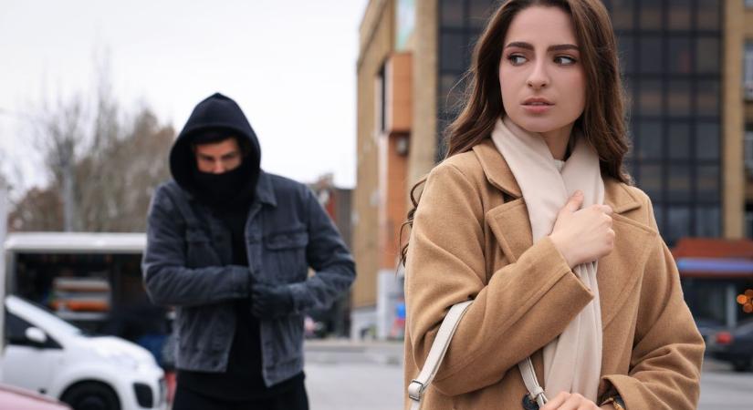 Szétverték a rokonságot, majd gázpisztollyal rájuk is lőttek