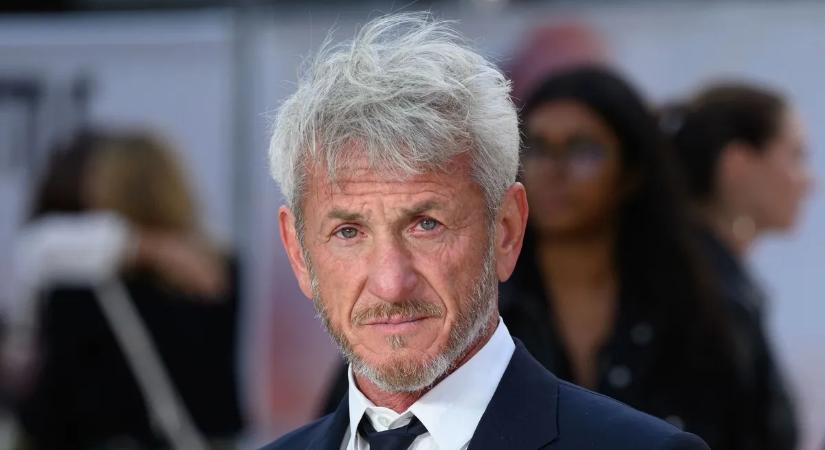 Ezzel a 35 évvel fiatalabb szépséggel jár Sean Penn - Fotó!