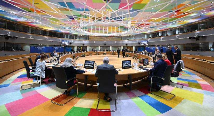 Kazahsztánnal és a Fülöp-szigetekkel teszi egy csoportba Magyarországot a hitelminősítői besorolása