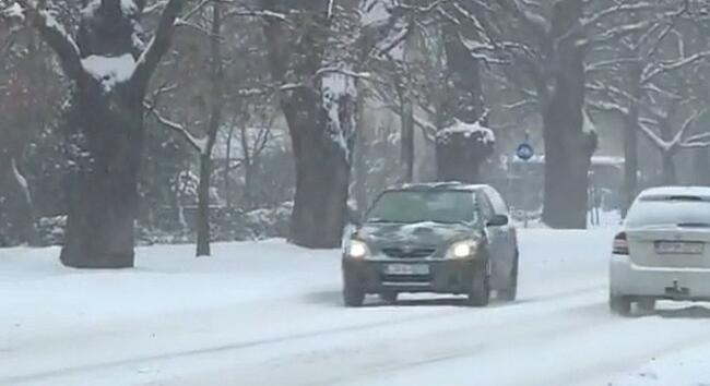 Hideg idő és köd nehezíti a közlekedést: ónos szitálás is előfordulhat, óvatosságot kér az operatív törzs