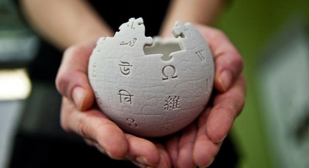 Végre pénzt is látna a nagy MI-fejlesztőkből a most 25 éves Wikipédia