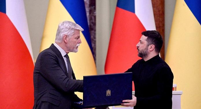 Zelenszkij a legmagasabb ukrán állami kitüntetést adományozta Petr Pavelnek