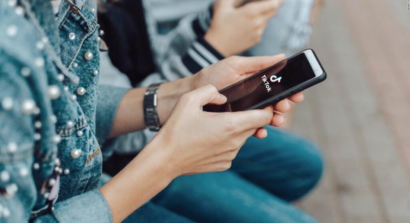 Lecsapott a kormánypárti lapokra a TikTok