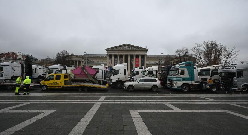 Lázár János fontos egyeztetést folytatott: egyre közeledik a kormány és a fuvarozók álláspontja