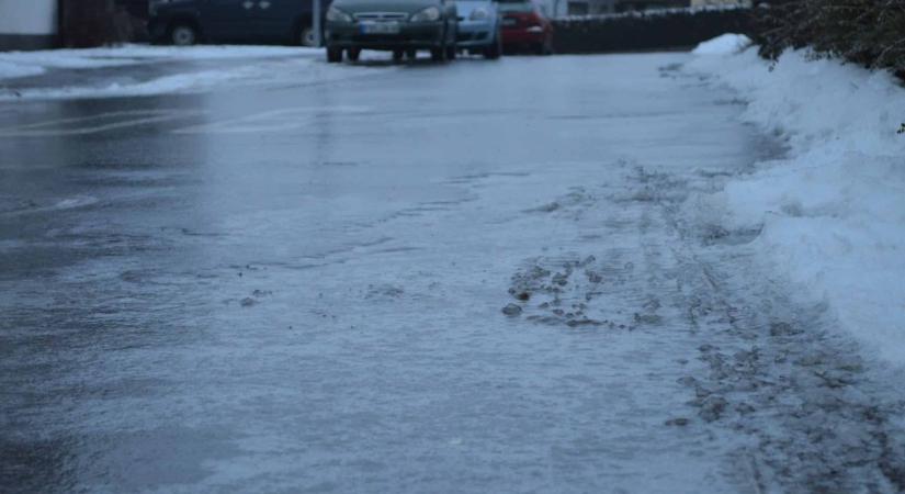 Helyek, ahol nem egyértelmű, hogy kinek a feladata a síkosságmentesítés