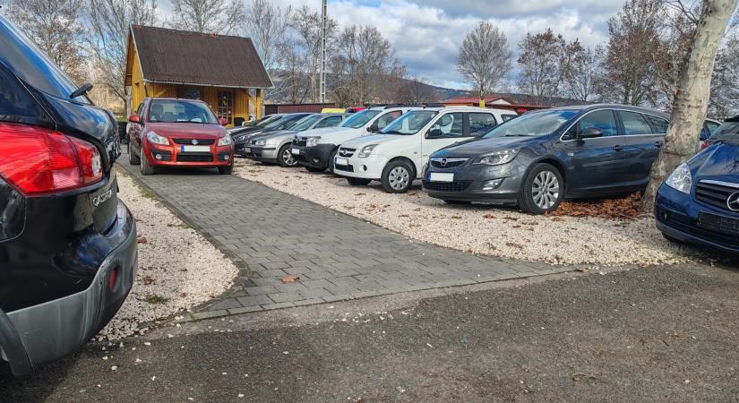 Kevés európai országban járnak olyan öreg autókkal, mint Magyarországon