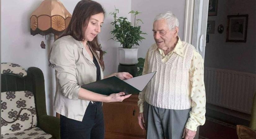 90 éves lett János bácsi, születésnapot ünnepeltek Csanakon