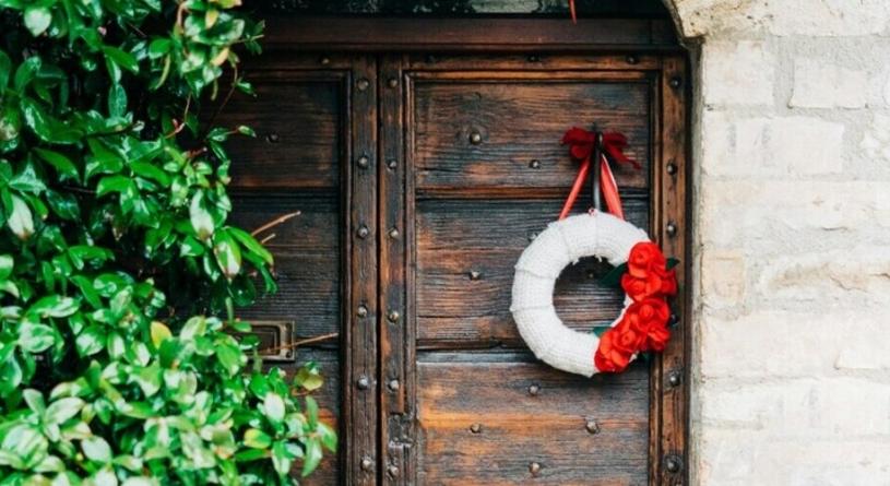 Ajtókoszorúk máshogy: szokatlan változatok, amik feldobják télen a hangulatot