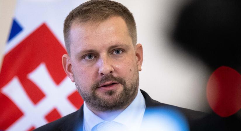 A kormánybiztos nem kíván távozni a posztjáról