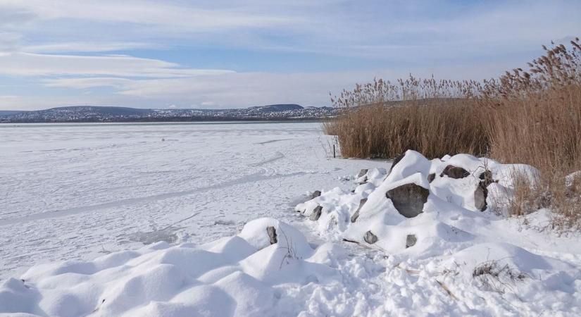 Elárulta a rendőrség, hol biztonságos a Balaton jege – máshol tilos rámenni