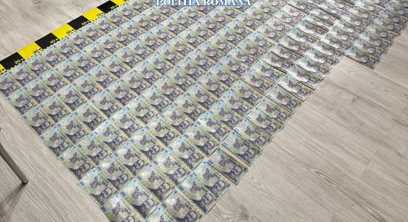 Házkutatások Hargita és Maros megyében: cigarettát és nagy összegű készpénzt foglaltak le