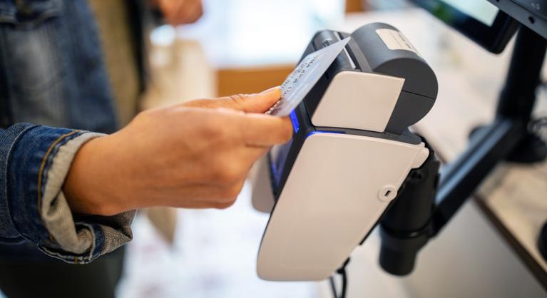 Fontos bankszámlalevél érkezik, kiderülhet, hogyan spórolhatunk