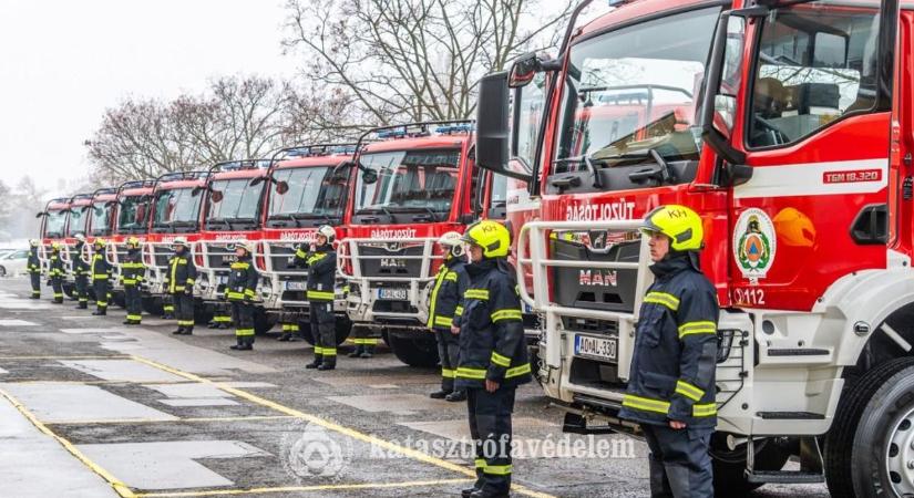 Megérkezett az erősítés: új tűzoltó állt szolgálatba Szentesen (galéria)