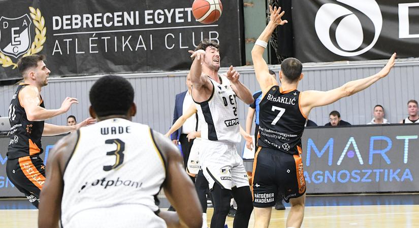 A legjobb négy közé jutásért küzd a DEAC