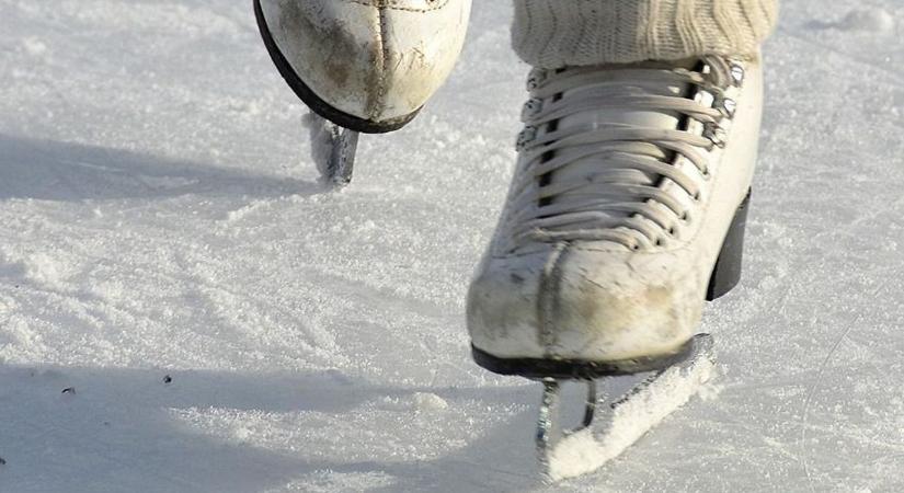 Elő a korcsolyákkal! Már Zalában is lehet siklani a Balaton jegén (videó)