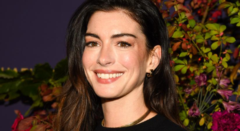 Anne Hathaway Budapesten! Itt csípték el a világhírű színésznőt – fotó