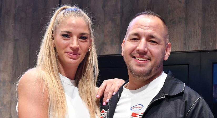 Curtis felesége érkezik Székesfehérvárra