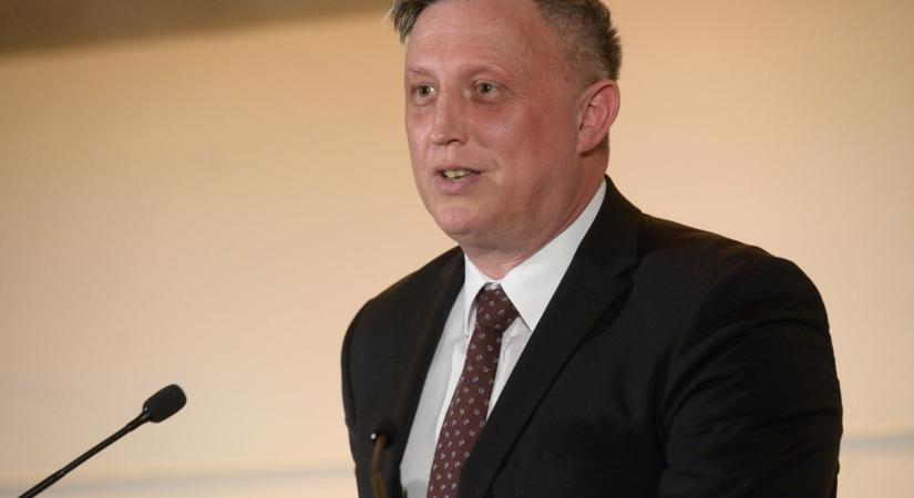 Nem emelnek vádat a nőverő exfideszes EP-képviselő ellen