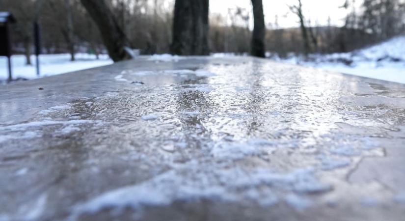 Milyen idő lesz holnap Veszprémben? Ónos szitálás után napsütés is érkezhet