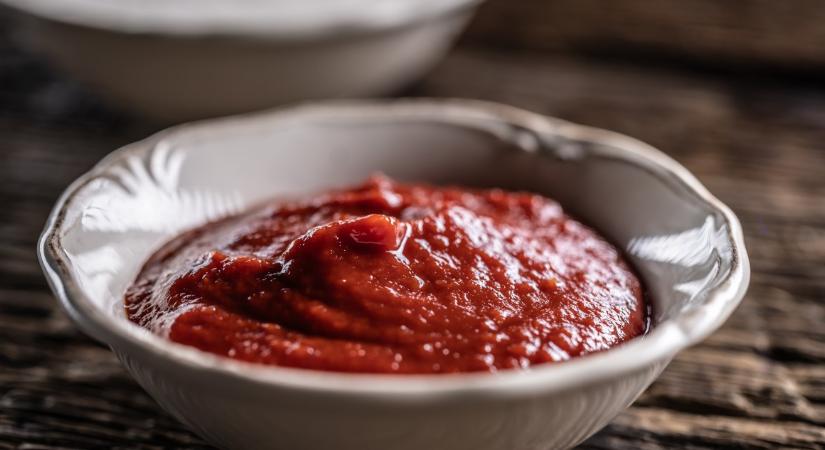 Paradicsomszószt hívtak vissza, üvegdarabot találtak benne