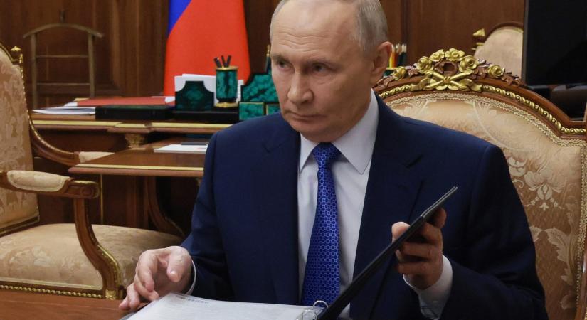 Égnek a vonalak az orosz elnök irodájában