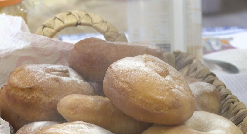 Itt a farsang, éljen a fánk!