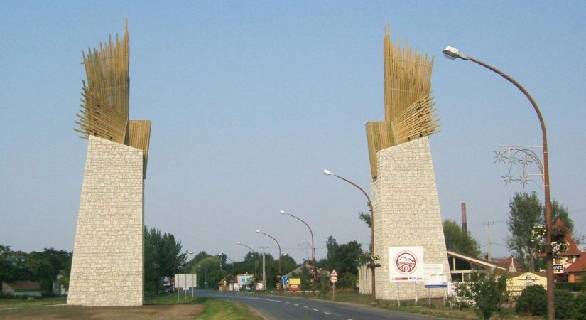 Felújítják a Tokaj-Hegyalját jelképesen őrző különleges kapuszerkezetet
