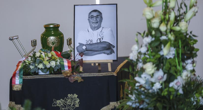 Kösz mindent Kálmán bá, isten veled!