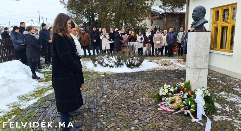 A „legíróbb íróra”, Mikszáth Kálmánra emlékeztek Szklabonyán