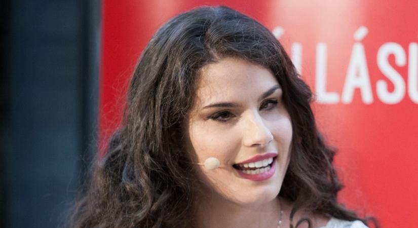 Leégett Agárdi Szilviék háza, ezt kéri most az énekesnő