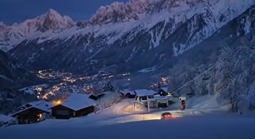 Drámai videón, ahogy autóval síel le az Alpokban egy sofőr