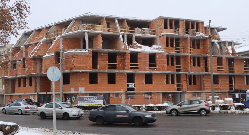 Titkolják, mit írt alá a debreceni alpolgármester a kínaiakkal, megszólalt Pócs János tiszás kihívója – szemle a független helyi sajtóból