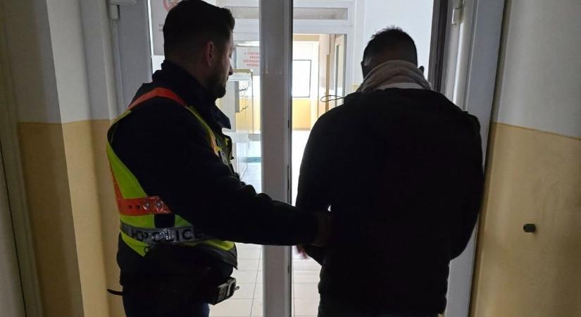 Egész Szolnok felháborodott azon, amit ez a férfi művelt a zárt lépcsőházban – így bukott le