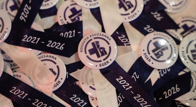 Ünnepi pillanatok Egerben: szalagot kaptak a Kossuth Zsuzsanna iskola végzősei  Fotók