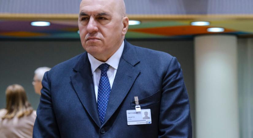 Olasz védelmi miniszter: Ez már kész röhej!