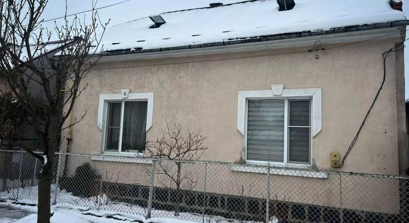 Tűz ütött ki egy lakóházban Ungváron