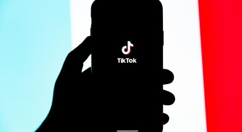 Tragédia: belehalt a TikTok-kihívásba a 14 éves fiú, az anya perel