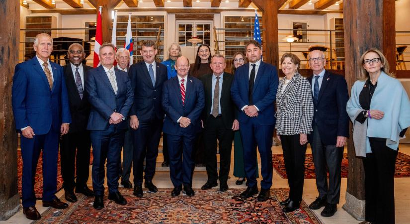 Az amerikai kongresszus kétpárti küldöttsége látogatott Grönlandra