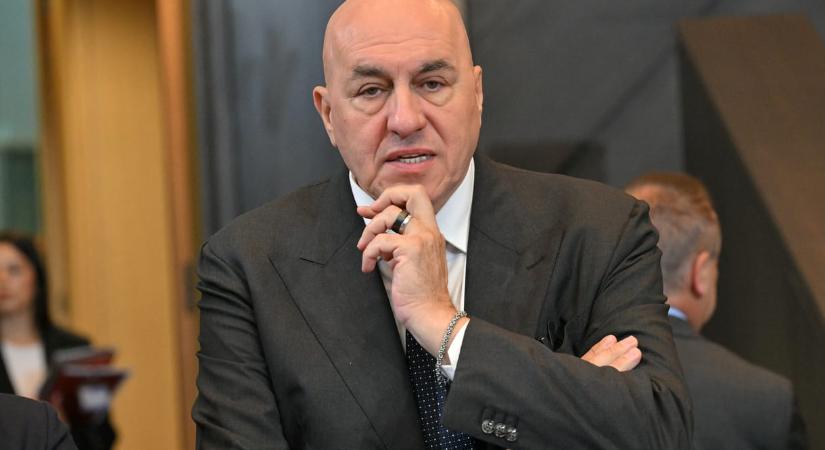 „Tizenöt katona, akit kirándulni küldünk az Arktiszra, nem oszt, nem szoroz” - az olasz védelmi miniszter kritizálta a grönlandi katonai jelenlétet