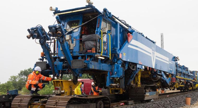 Ilyet még nem láttak a magyarok: jönnek haza a MÁV mozdonyai Ausztriából, a Budapest–Belgrád vasútvonalon fognak száguldani – fotón az első két Siemens Eurosprinter