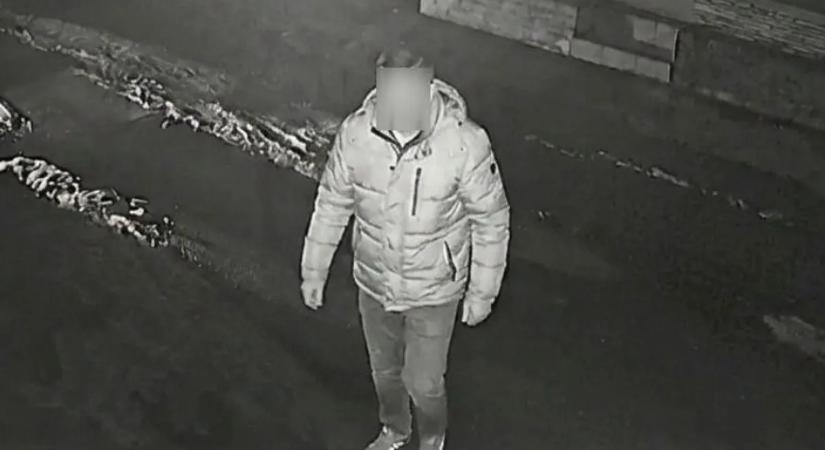 Idegen férfi kopogtatott egy kisfiú ablakán Pécsen – fotón a fantom