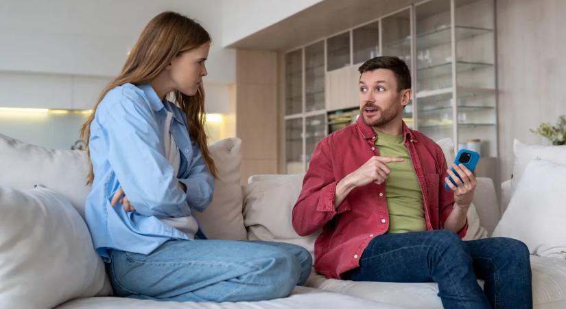 "A barátnőm betegesen féltékeny: folyamatosan azzal vádol, hogy megcsalom őt!"