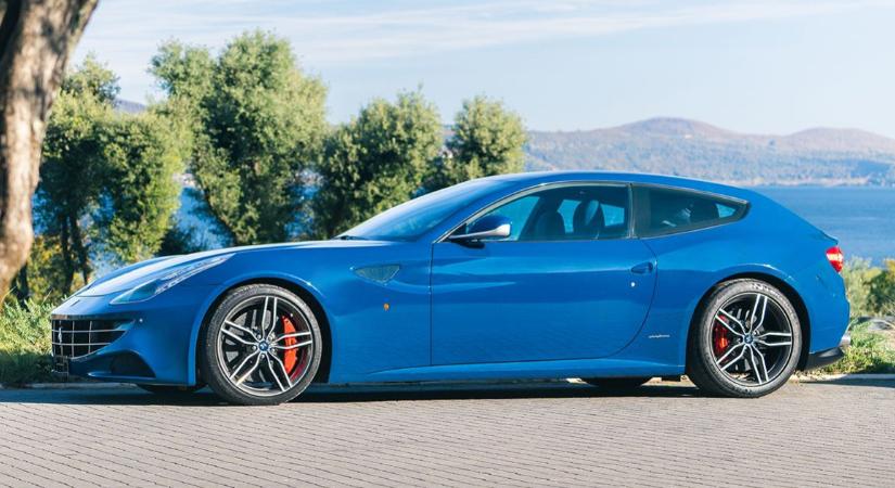 Milyen autóval járhat a Ferrari elnöke? Hát ilyennel!