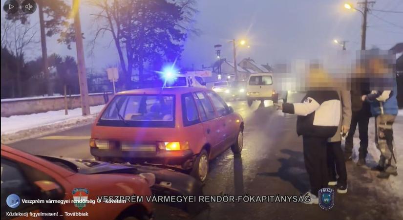 Nem volt nyugalom Pápán: baleset a zebránál, garázdaság az utcán (videók)